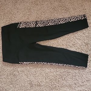 Zyia leopard print pocket leggings Sz 8-10